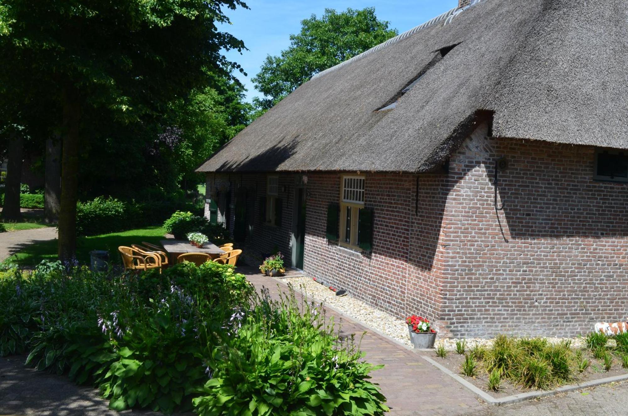 Bed & Breakfast Erfgoed & Logies Den Heijkant 3*